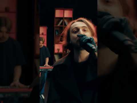 "Laat al m’n emoties eruit, misschien lijmt dat mijn gebroken hart" | Podium ZWART