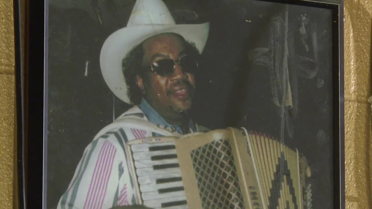 El Sido's Honors “Big Sid” Williams With Food Drive and Night of