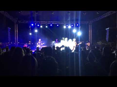 Airbag - Marta No Es Una Punk + Elena (live at La Marina, Valencia)