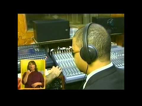 Entrevista Bernardo Oliveira e Renata Schmidt sobre o projeto Audiobook - Jornal Visual - TV Brasil