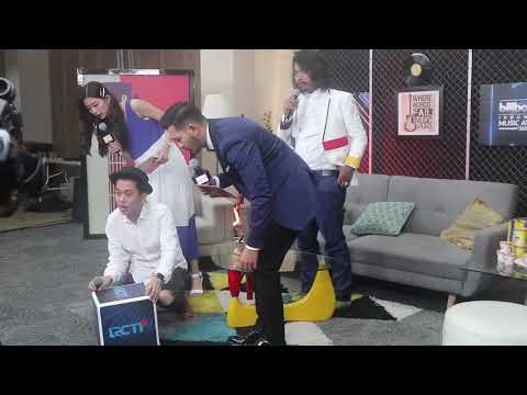 BUDI DOREMI DAN DODIT MULYANTO DI BILBOARD INDONESIA MUSIC AWARDS