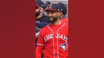 Kevin Pillar wore Ryan Goins’ Canada Day jersey in their return to Toronto! #BlueJays