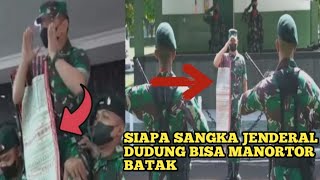 Momen Saat JENDERAL DUDUNG MANORTOR PAKAI ULOS DAN NYANYI LAGU BATAK