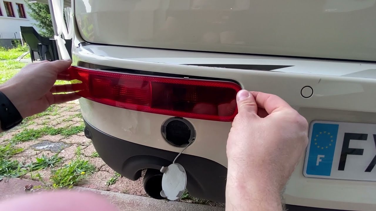 MINI Cooper Clubman Comment changer une ampoule de feux stop YouTube