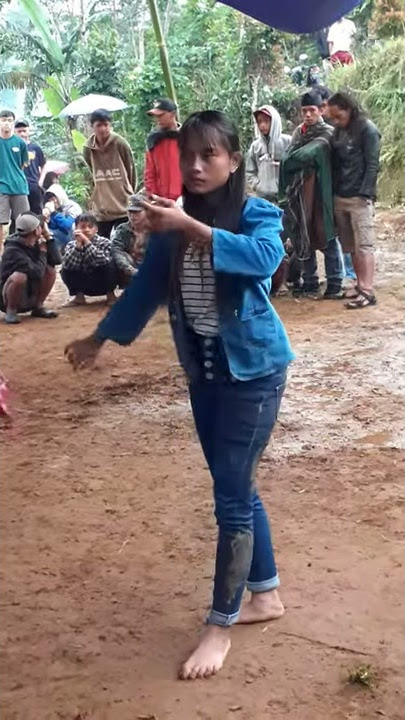 cewek cantik viral shorts || kesurupan jaranan || cewek ndadi || story wa