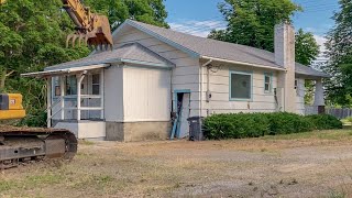 Excavator completely destroys a house