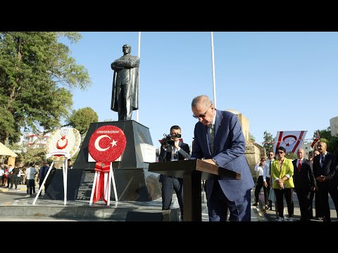 Lefkoşa Atatürk Anıtı'nı Ziyaret