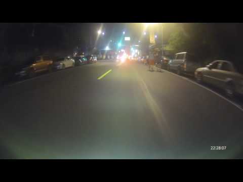 請選畫質1080P-T35行車記錄器實拍-20161112三峽區中華路跟光明路交叉路口車禍