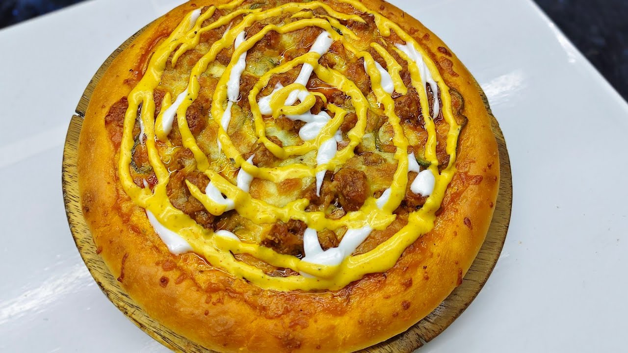 Cheesy Chicken Pizza Recipe at Home | Restaurant-Style Pizza in 7 Minutes