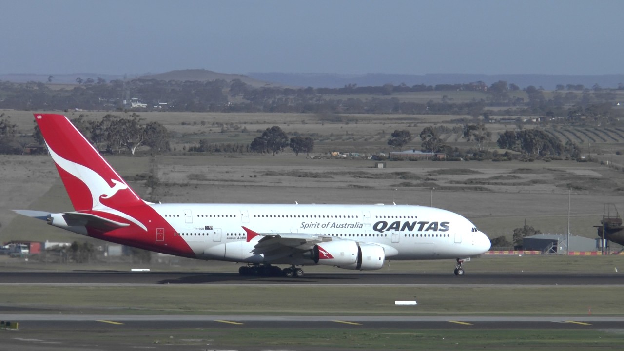 100 km per hour wild winds! Amazing Landings Melbourne Airport