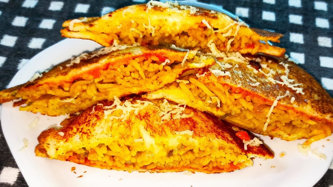 MAGGI SANDWICH | मिनटों मे बनाए Maggi और Bread का बिल्कुल नया नाश्ता
