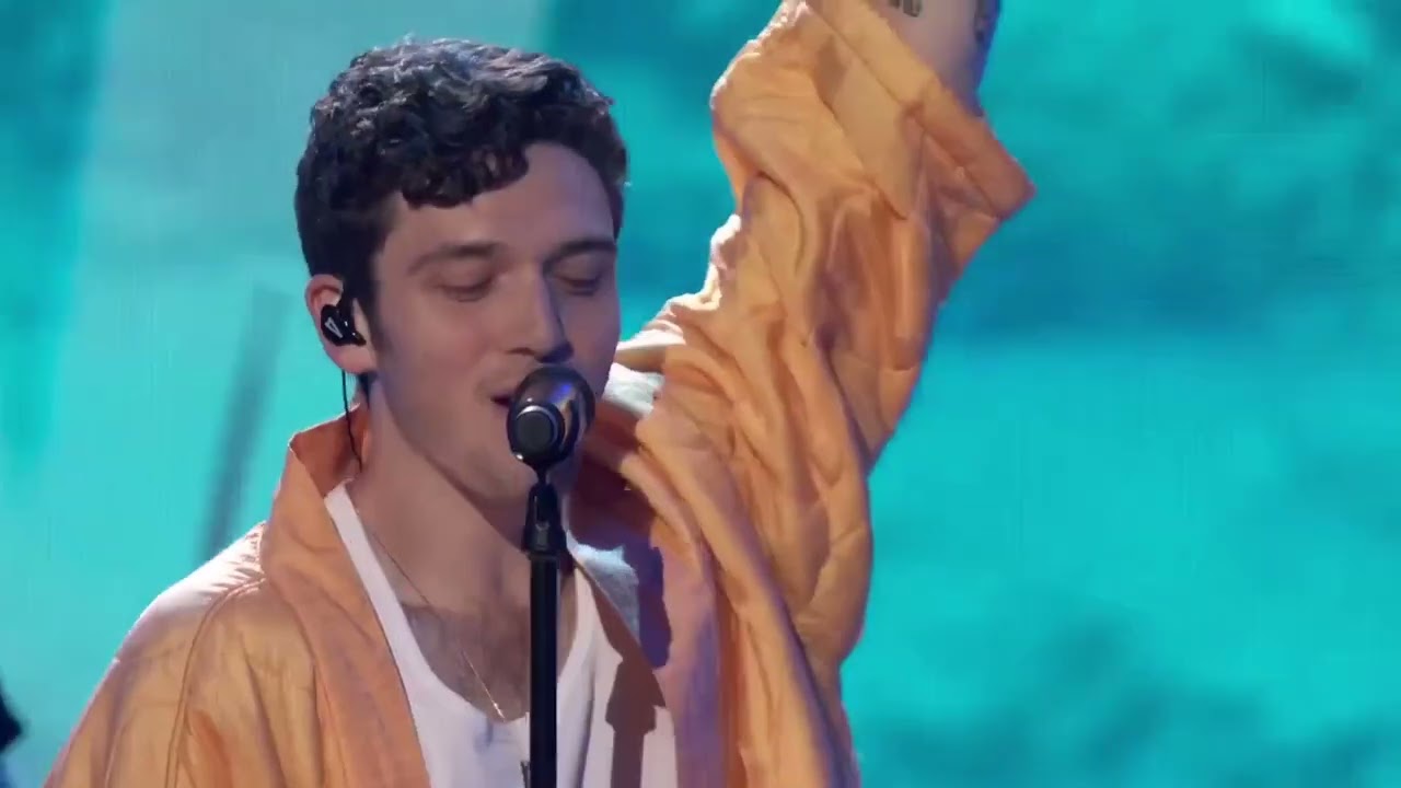 Lauv – I Like Me Better [Live at the 2018 Teen Choice Awards]