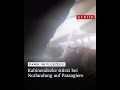 Panik im Flugzeug: Kabinendecke stürzt bei Notlandung auf Passagiere