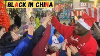 Chinese People fall in love with Black Man Santa Clause on Christmas eve