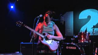 LAETITIA SADIER - Wash and dance (live Microsonidos - 12&amp;Medio) (Murcia, 11-2-2011)