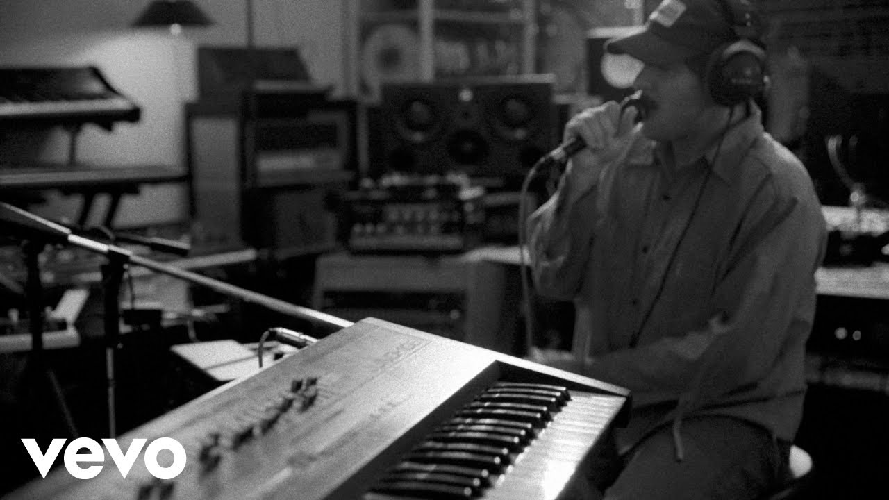 Obejrzyj Zac Farro - Simple Actions (Live In Studio) (Official) w YouTube Obejrzyj Zac Farro - Simple Actions (Live In Studio) (Official) w YouTube