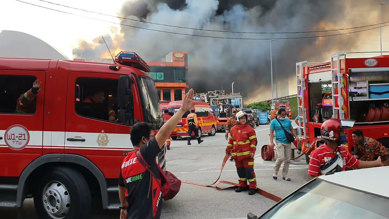 Kebakaran @ Suzuka Auto Parts, Segambut off Jalan Kuching 23.11.21. Fire / Blaze [HD]
