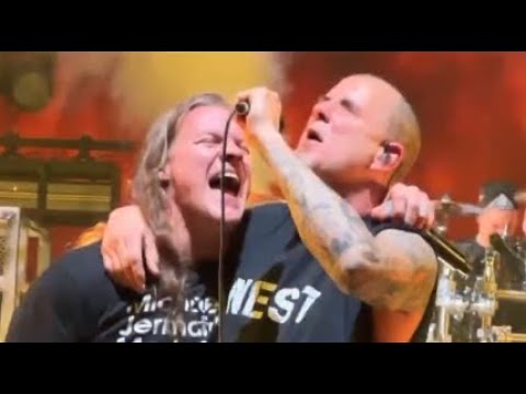 Chris Jericho joined Pantera on stage in Florida for  “Walk“ - video now on line