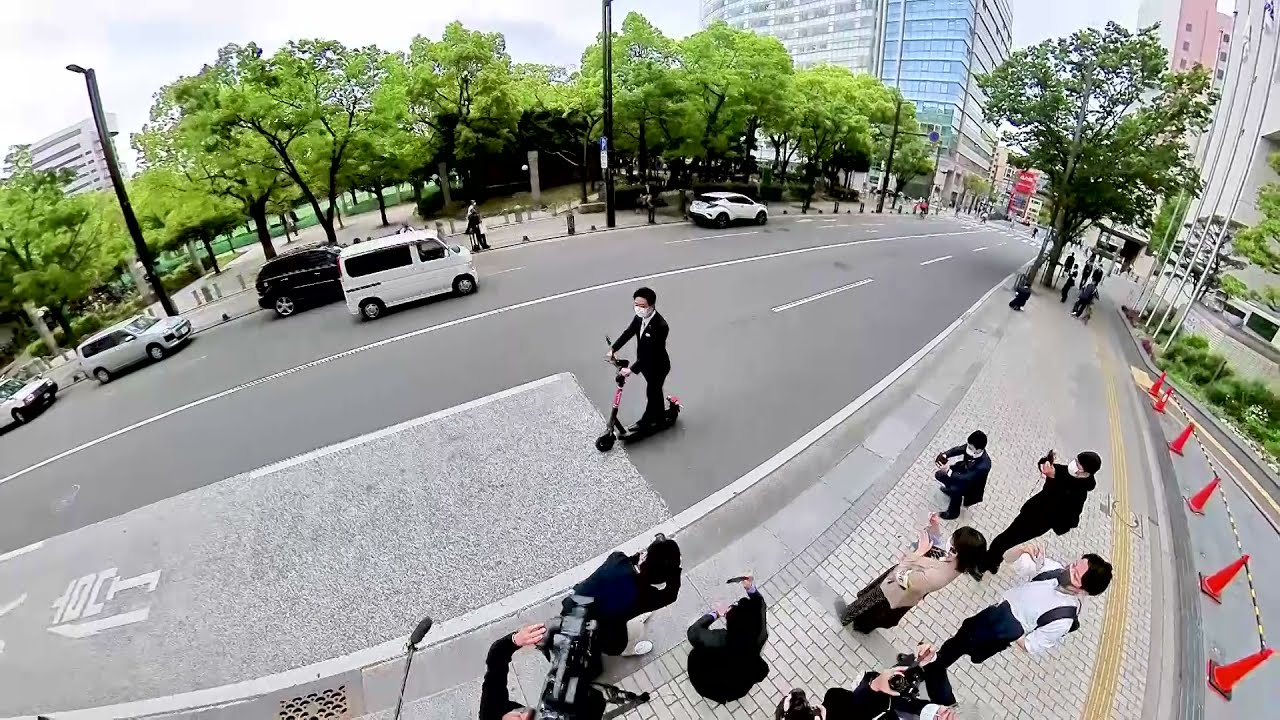 福岡市長　高島宗一郎　国内初「ヘルメットの着用が任意」での電動キックボードシェアリングサービスの実証実験開始しました