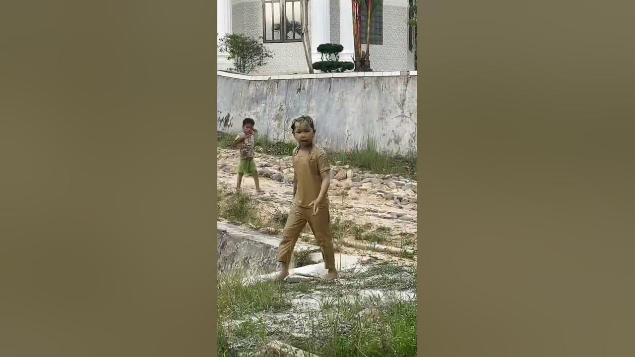 Malah NANGIS