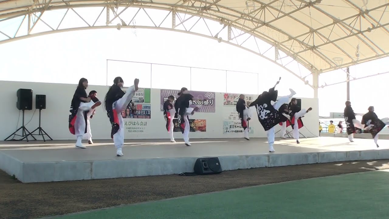 『越谷YOSAKOI桜美輪』さん 2026.3.1 「第10回筑西YOSAKOI祭り」道の駅グランテラス筑西 野外　3回目のステージ演舞です。