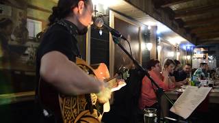 Peter Moynahan - The Irish Rover - Live At Old House