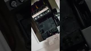 ¿Cómo introducir cable de comunicación en Unidad Interior de Minisplit?