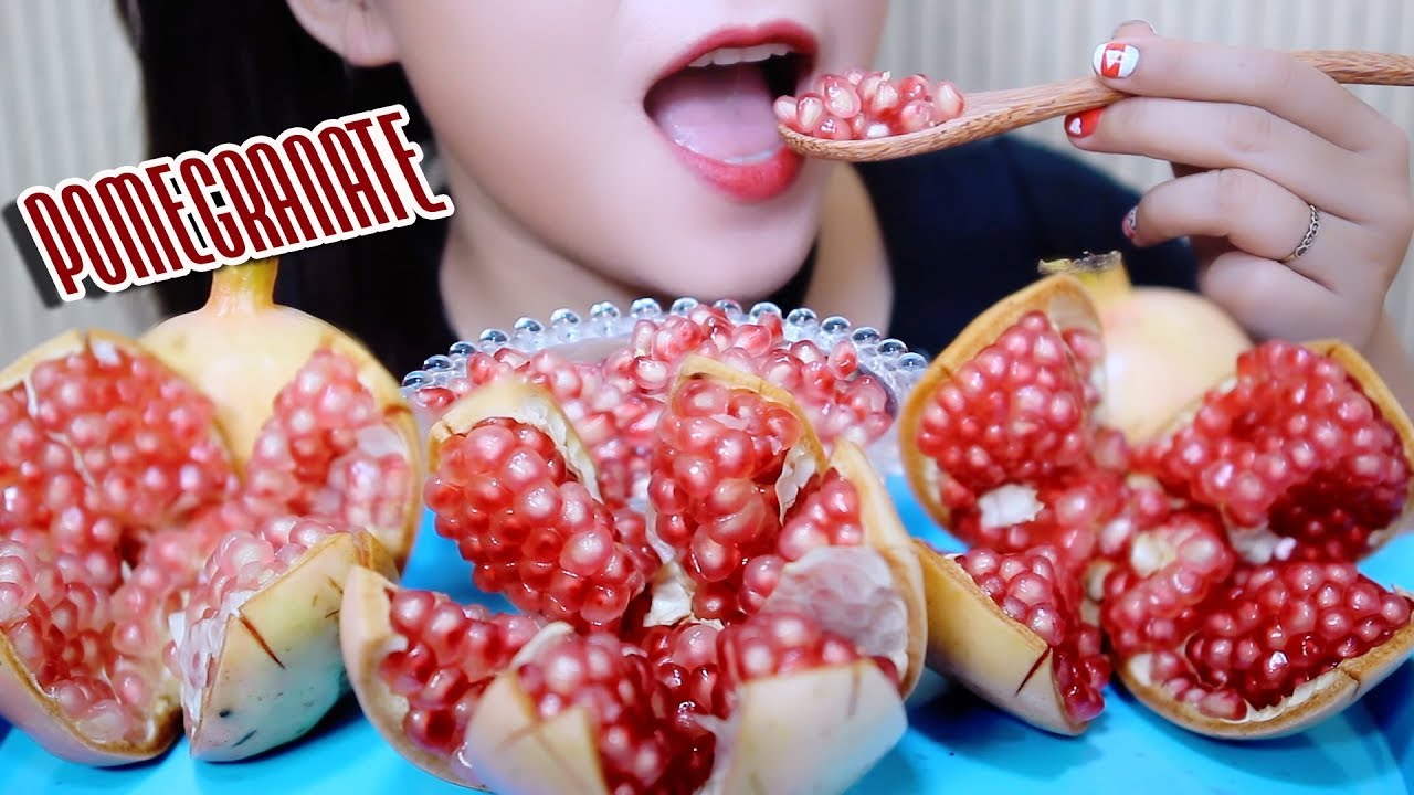 ASMR eating Pomegranate (POPPING CRUNCHY EATING SOUNDS) | LINH-ASMR