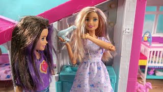 Barbie and Ken at Barbie Dream House w Barbie Sister Moving to New House and Surprise Visit