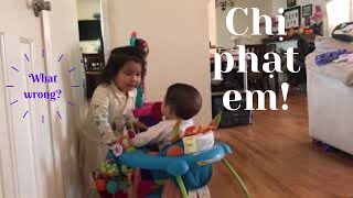 Chị Suri Phạt Em Suni - Big Sister Wants To Tell Daddy To Time-Out Little Brother