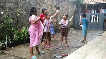 Mandi air hujan