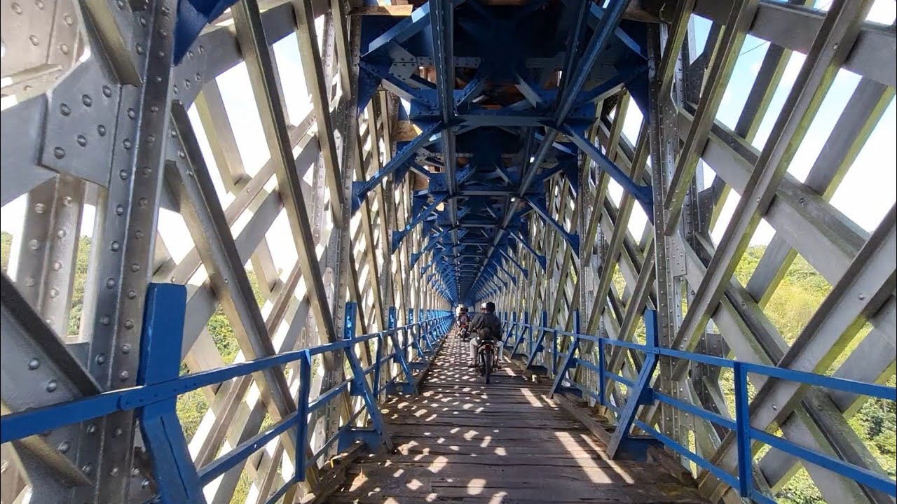 PANIK SAAT NYEBRANG JEMBATAN CIRAHONG LALU DI ATAS ADA KERETA MELINTAS