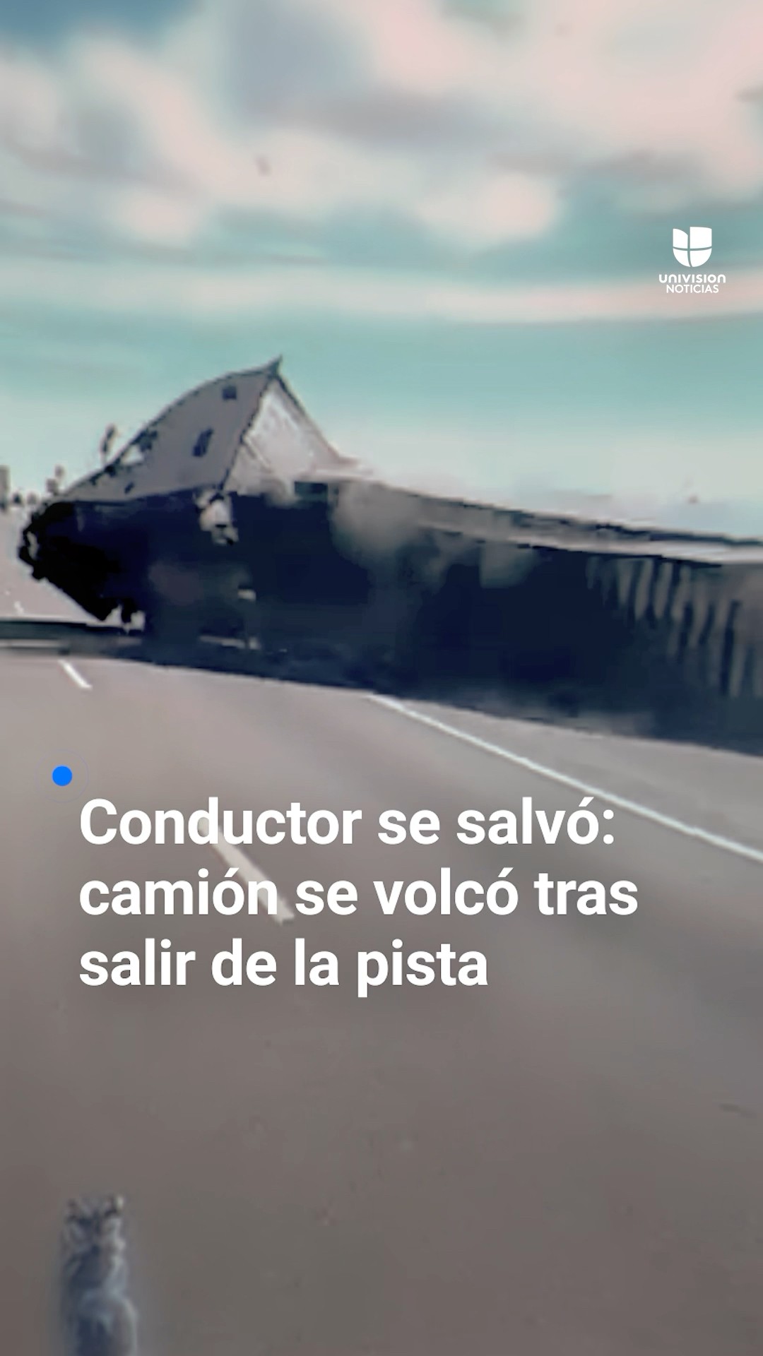 Este camión se volcó tras salirse de la pista
