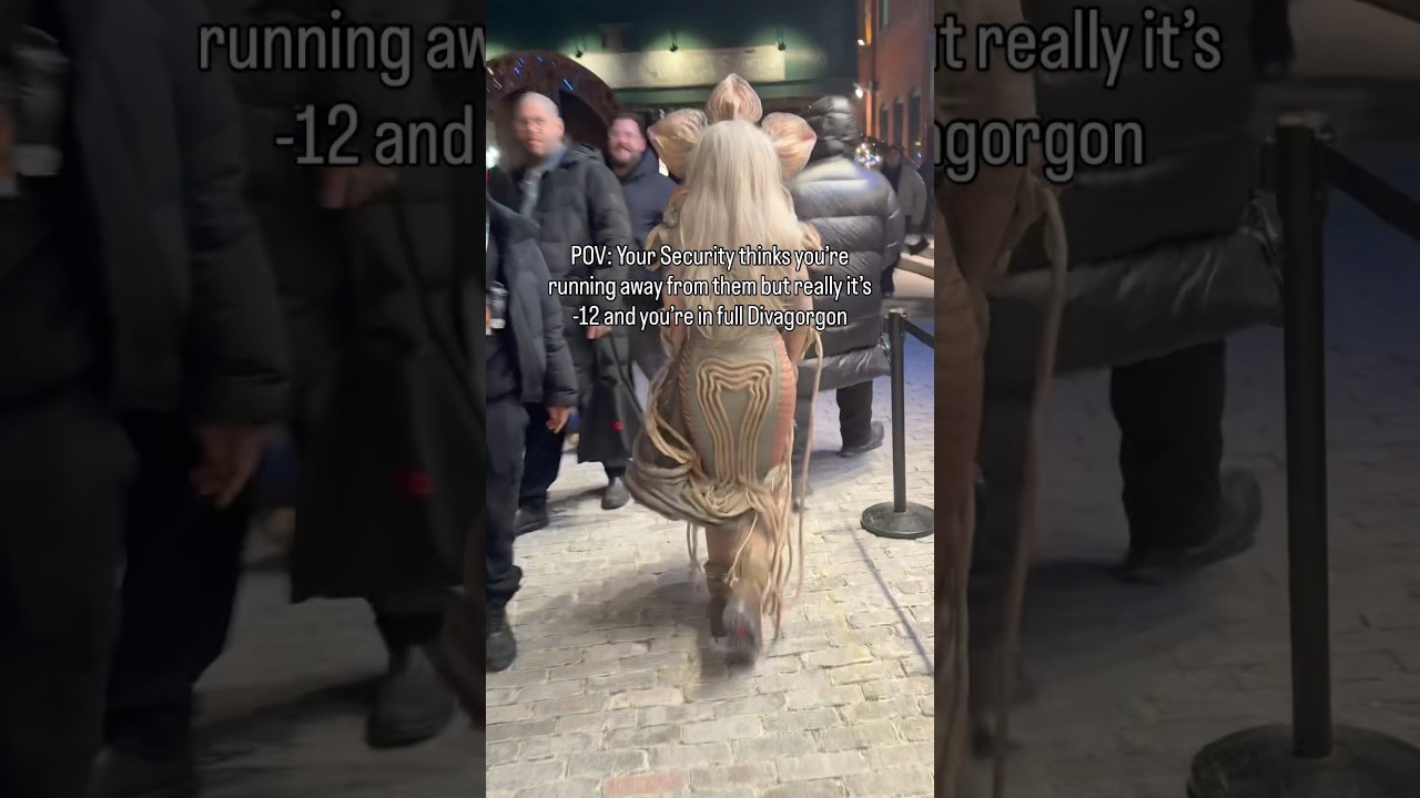 Emphasis on RUNNING up that hill 😮‍💨❄️ @Netflix  #cosplay #costume #strangerthings5 #demogorgon