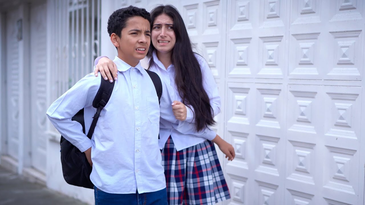 Niño inteligente hizo todo por proteger a su hermana, incluso exponer su propia vida