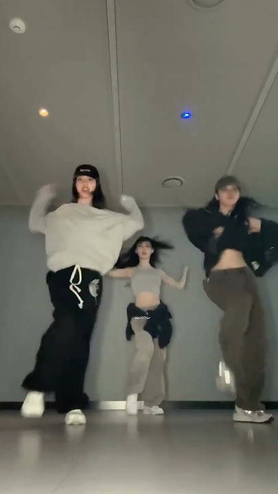 Itzy doing Like Jennie Challenge #kpop #blackpink #jennie #itzy