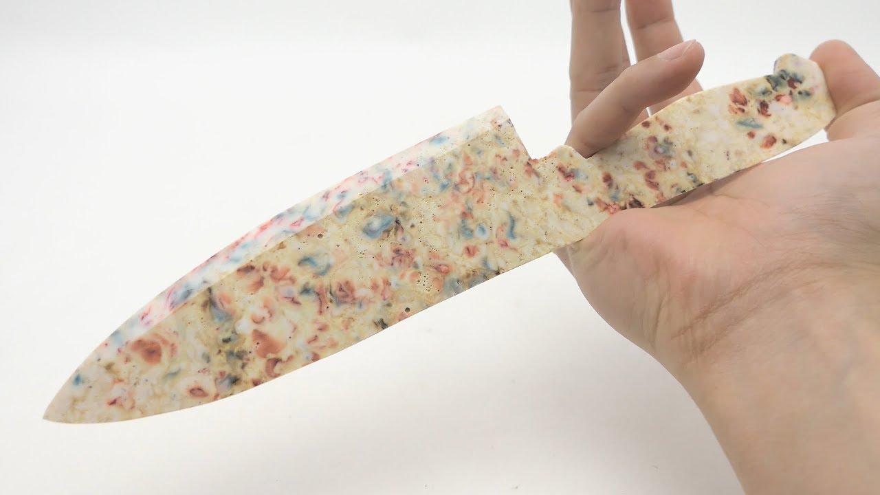 (ВИДЕО) - Този нож е направен от пластмасови бутилки и реже невероятно!