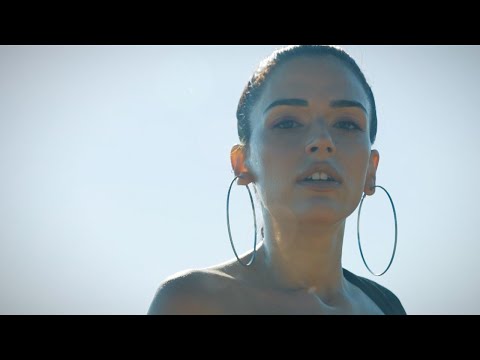 Melis Cingöz - Gider, Gitmez Dediklerin(Official Video)