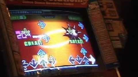 Pre-2002 DDR Dance Dance Revolution Archive : COREYMAX300A.MPG