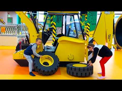Sofia and Max play at the Children's Center! Funny adventures on kids Tractor