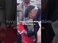 It's Fergie time! Manchester United legend Sir Alex signs shirts for the fans at Cheltenham! 🔴