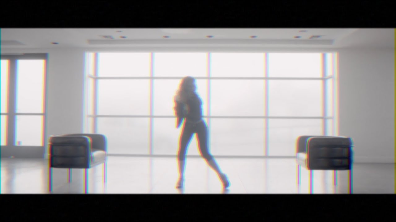 Mira el vídeo musical de {trackName} de {artistName}