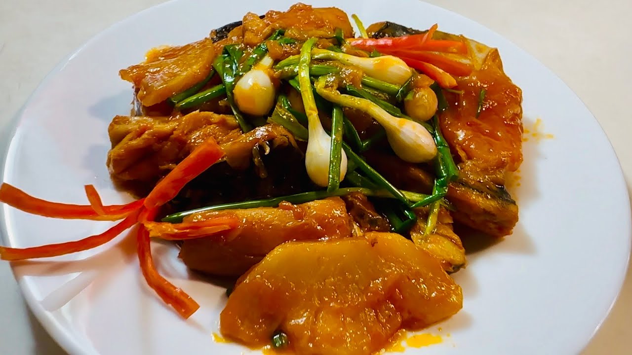 Khử mùi tanh cá nục- Làm cá phi lê rán giòn và kho dứa - YouTube