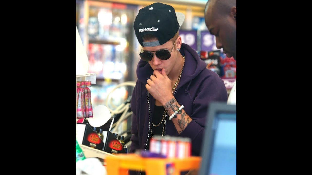 Justin Bieber was seen paparazzi a gas station in LA with Lil Twist 16.05.2013 YouTube