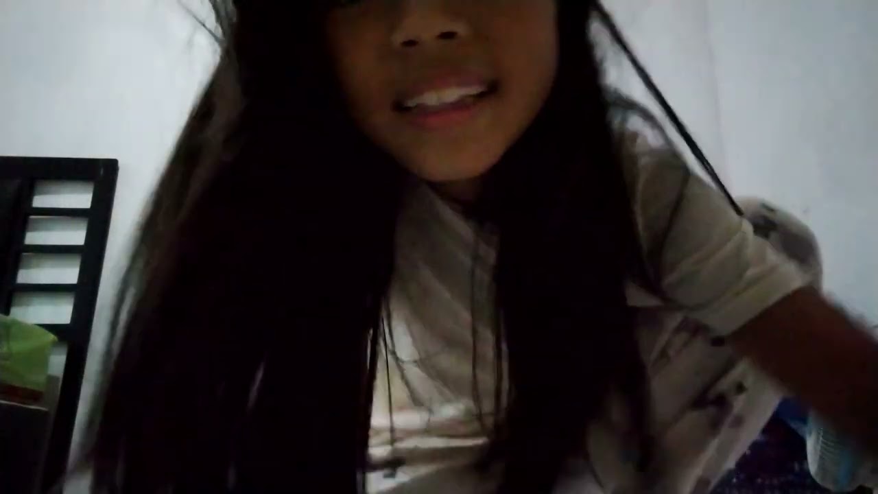 Ashaluna bermain sepatu roda 