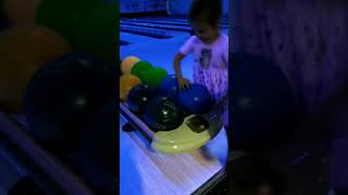 Играем в боулинг и в бильярд.