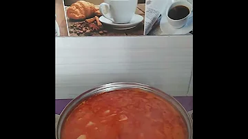 У нас на обед украинский борщ с гренками и чесноком 