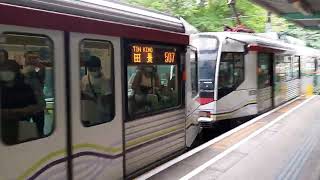 輕鐵507(第一期列車1024+1039) 準備駛入 一 新圍站 (往田景方向)