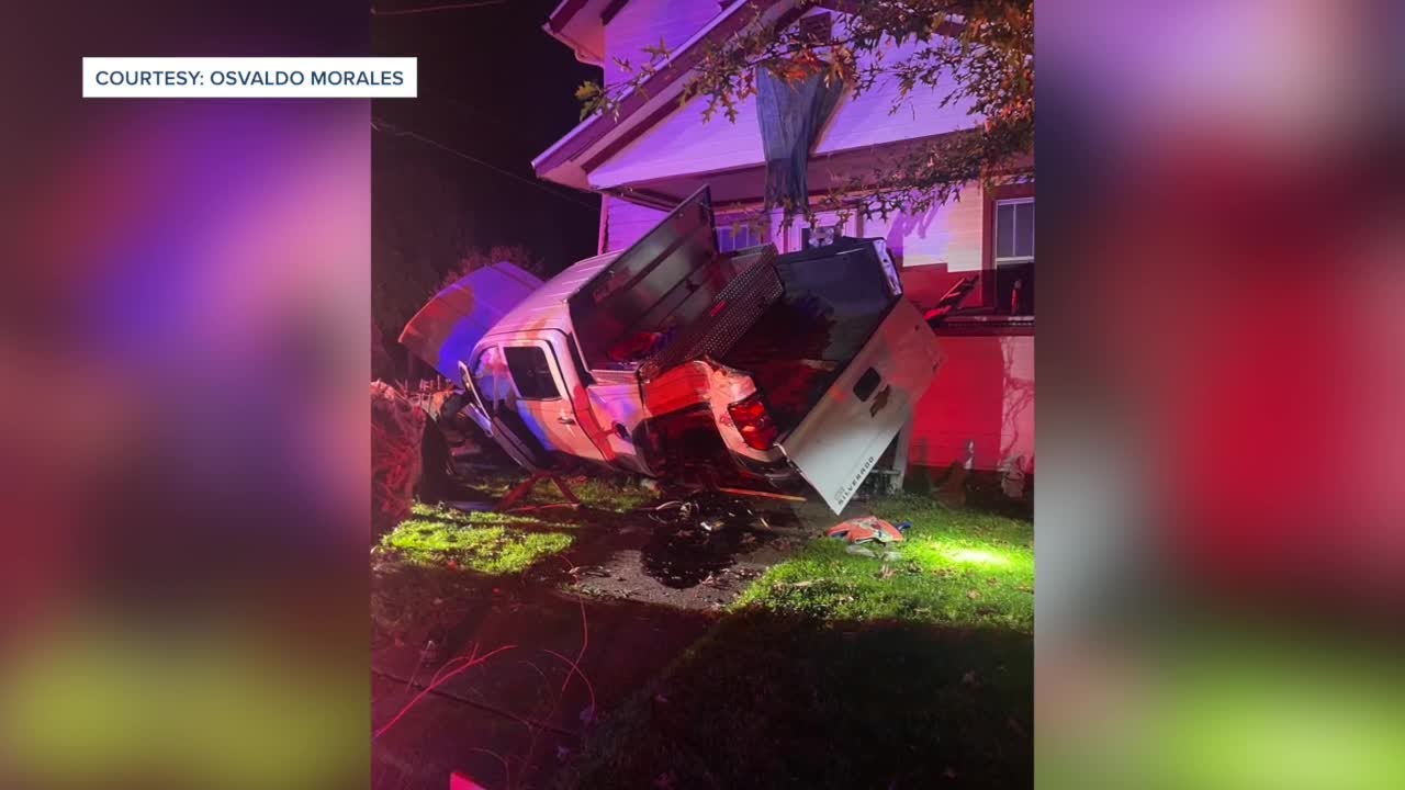 Police chase in Jackson ends with car crashing into home - YouTube