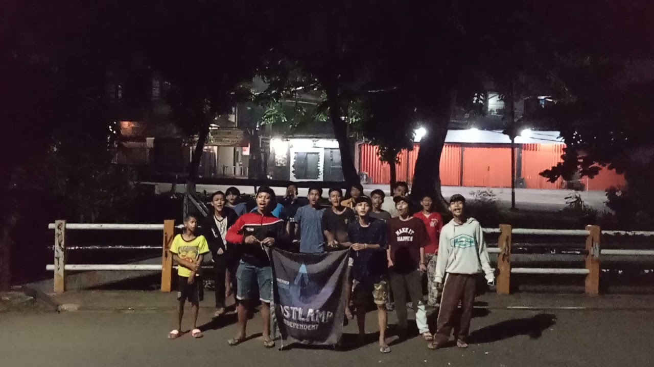 the Big family postlamp mengucapkan minal aizin walfaidzin mohon maap lahir batin.